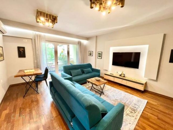 Tirane, jepet me qera apartament 2+1 Kati 2, 94 m² 600 Euro (Kopshti Botanik Tirana)