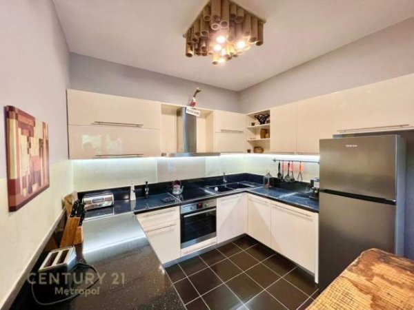 Tirane, jepet me qera apartament 2+1 Kati 2, 94 m² 600 Euro (Kopshti Botanik Tirana)