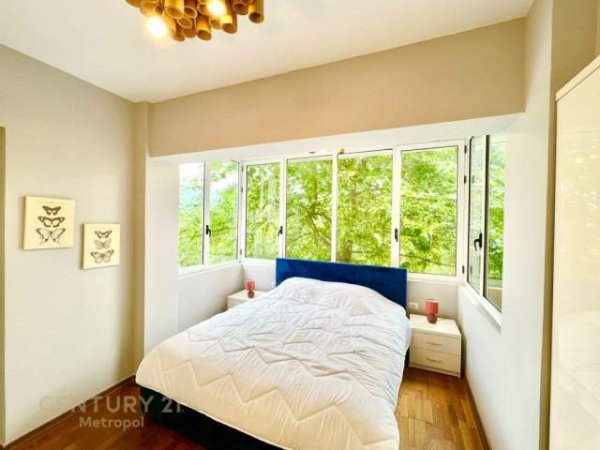 Tirane, jepet me qera apartament 2+1 600 Euro (kopshti Zoologjik)