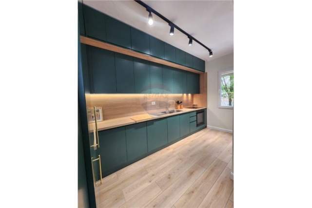 Tirane, jepet me qera apartament 100 m² 900 Euro (komuna e parisit)