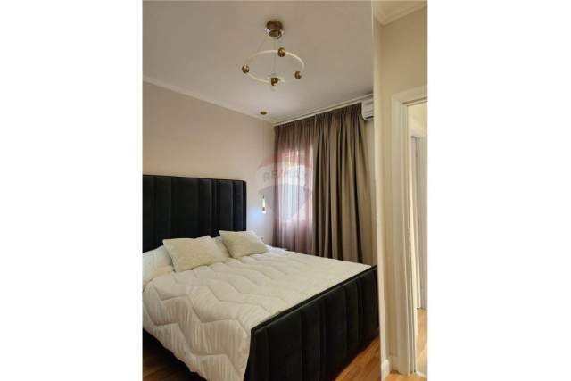 Tirane, jepet me qera apartament 100 m² 900 Euro (komuna e parisit)