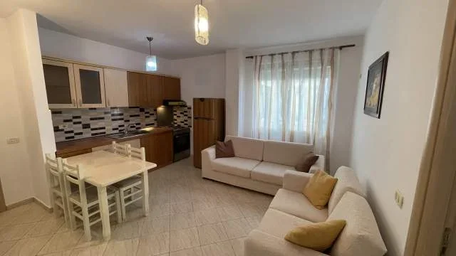 Tirane, jepet me qera apartament 1+1 Kati 5, 50 m² 40.000  (Rruga "Idriz Dollaku")