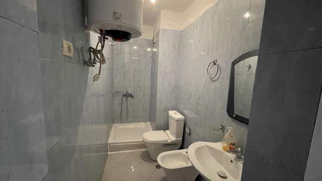Tirane, jepet me qera apartament 1+1 Kati 5, 50 m² 30.000  (Rruga "Idriz Dollaku")