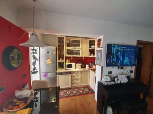 Tirane, jepet me qera apartament 2+1 Kati 5, 450 Euro (Shkolla e Baletit)