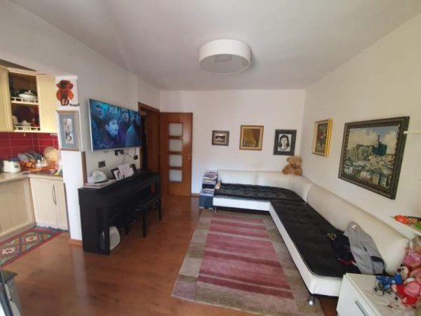 Tirane, jepet me qera apartament 2+1 Kati 5, 450 Euro (Shkolla e Baletit)