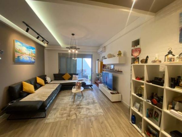 Tirane, jepet me qera apartament 1+1+BLK Kati 2, 100 m² 500 Euro Rr.Hamdi Sina tek Liqeni i Thate