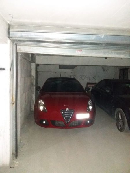 Tirane, jepet me qera garazh Kati -2, 26 m² 75 Euro (ISLAM ALLA)