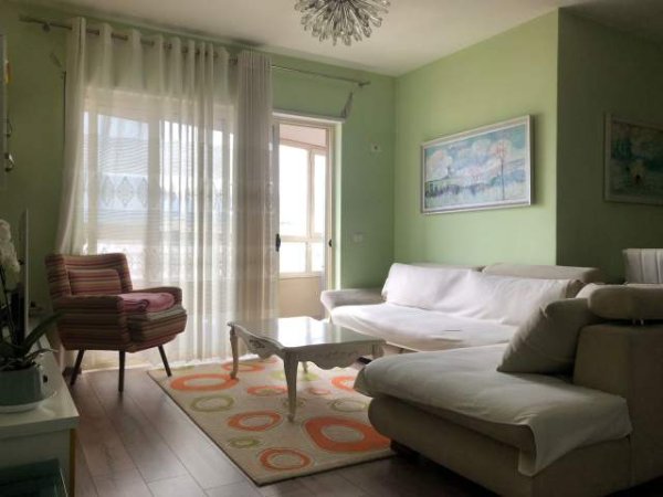 Tirane, jepet me qera apartament 2+1+BLK Kati 10, 105 m² 600 Euro (Kompleksi Panorama)