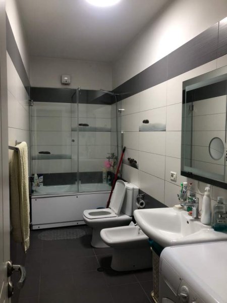 Tirane, jepet me qera apartament 2+1+BLK Kati 10, 105 m² 600 Euro (Kompleksi Panorama)