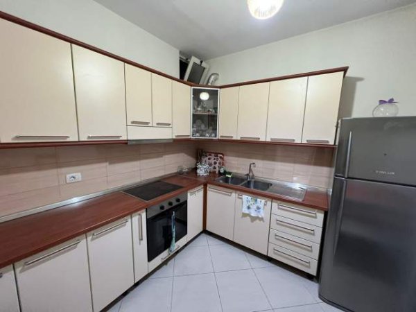 Tirane, jepet me qera apartament 2+1+BLK Kati 7, 106 m² 500 Euro (Don Bosko)