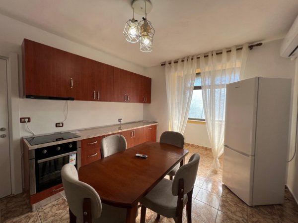 Tirane, jepet me qera apartament 2+1 Kati 3, 79 m² 500 € (Shkolla Harry Fultz)