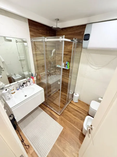 Tirane, shitet apartament 2+1+Ballkon Kati 9, 122 m² 459.000 € (Bllok)