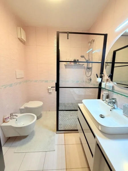 Tirane, shitet apartament 2+1+Ballkon Kati 9, 122 m² 459.000 € (Bllok)