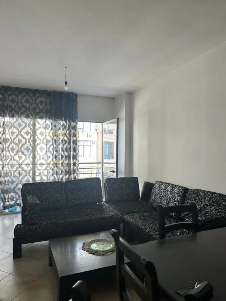 Tirane, jepet me qera apartament 2+1 , 420 € (Astir)