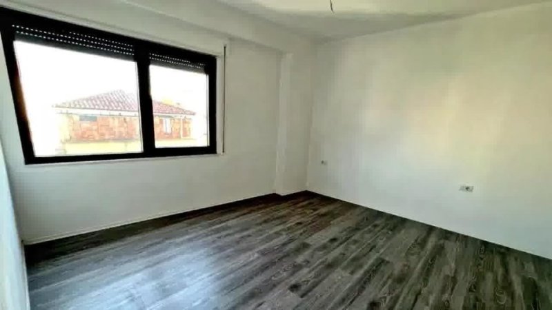 Tirane, shitet apartament 1+1+Ballkon Kati 2, 77 m² 195.000 € (Qemal Stafa)