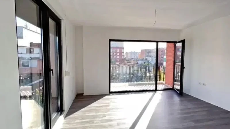 Tirane, shitet apartament 1+1+Ballkon Kati 2, 77 m² 195.000 € (Qemal Stafa)