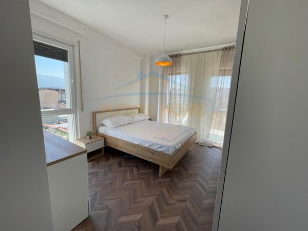 Tirane, jepet me qera apartament 2+1 Kati 3, 600 € (Stacioni të Trenit, Bermon SHPK)