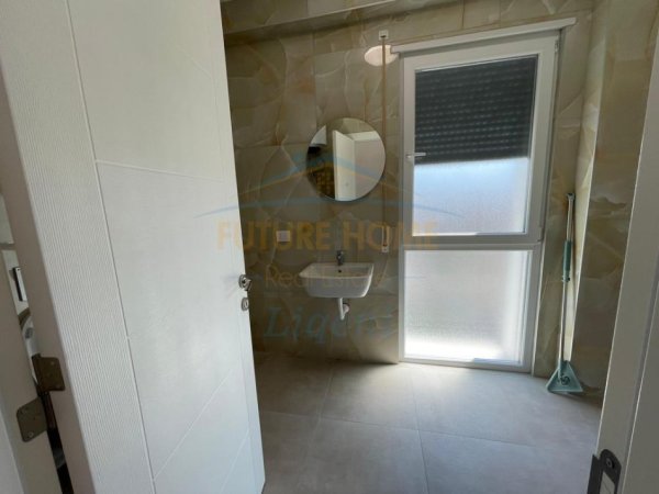 Tirane, jepet me qera apartament 2+1 Kati 3, 600 € (Stacioni të Trenit, Bermon SHPK)