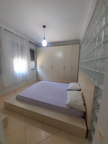 Tirane, jepet me qera apartament 1+1 Kati 1, 75 m² 350 € (Fresk)