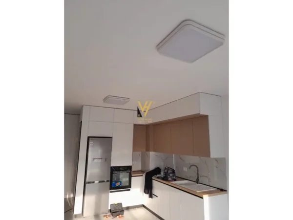 Tirane, jepet me qera apartament 2+1+Aneks+Ballkon Kati 4, 95 m² 500 € (UNIVERS CITY)