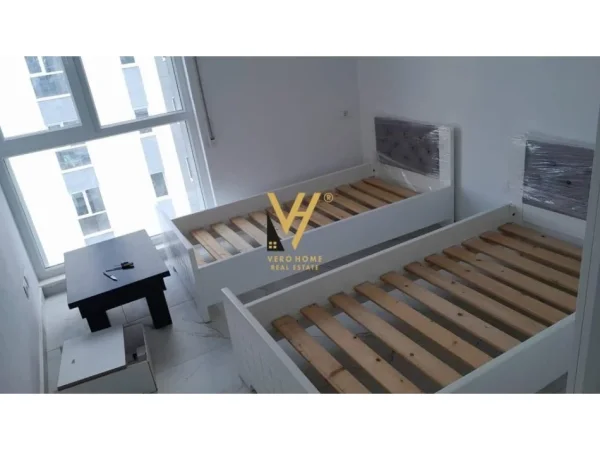 Tirane, jepet me qera apartament 2+1+Aneks+Ballkon Kati 4, 95 m² 500 € (UNIVERS CITY)