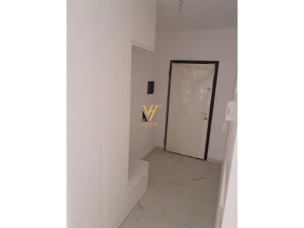 Tirane, jepet me qera apartament 2+1+Aneks+Ballkon Kati 4, 95 m² 500 € (UNIVERS CITY)
