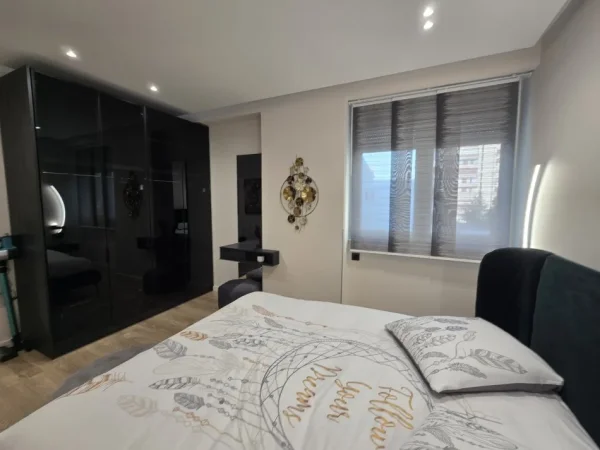 Tirane, jepet me qera apartament 2+1 Kati 4, 120 m² 1.500 € 