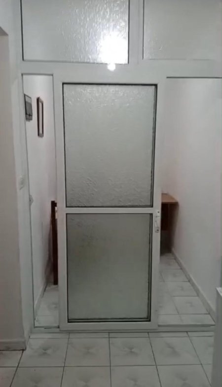 Tirane, jepet me qera apartament 1+1 Kati 1, 300 € 