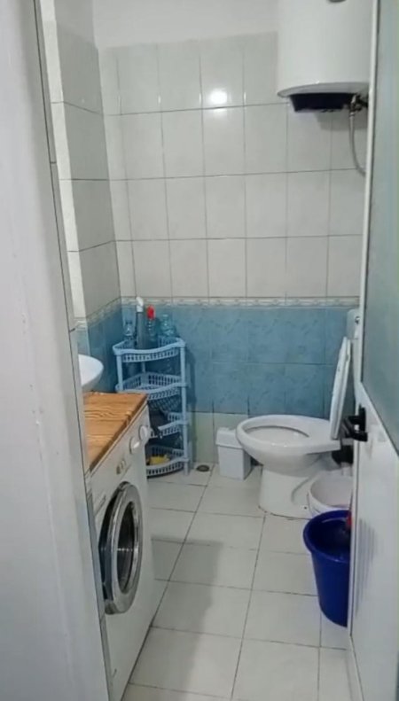 Tirane, jepet me qera apartament 1+1 Kati 1, 300 € 