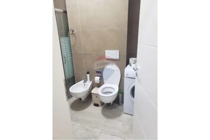 Shitet Apartament 2+1, Gjiri Lalezit. ID: 530521006-72