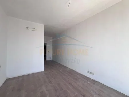 Tirane, shitet apartament 3+1+2+Ballkon Kati 10, 152 m² 334.400 € (Mine Peza Residence)