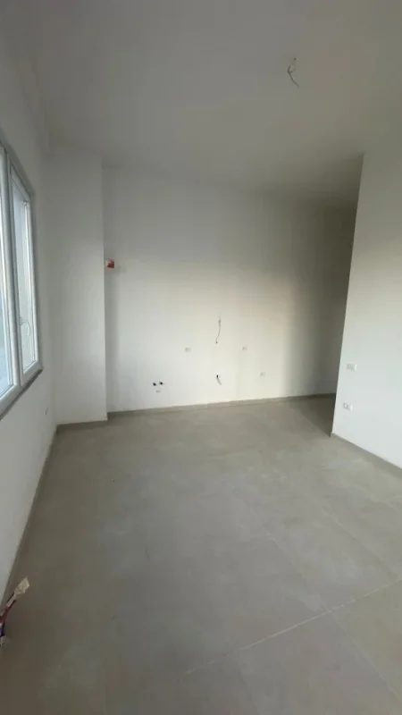 Tirane, jepet me qera apartament 1+1 Kati 1, 350 € (astir)