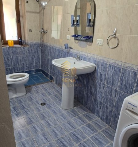 Tirane, shitet apartament 2+1+Ballkon Kati 1, 98 m² 195.000 € (Rruga Fortuzi, prane shkolles Jeronim de Rada)