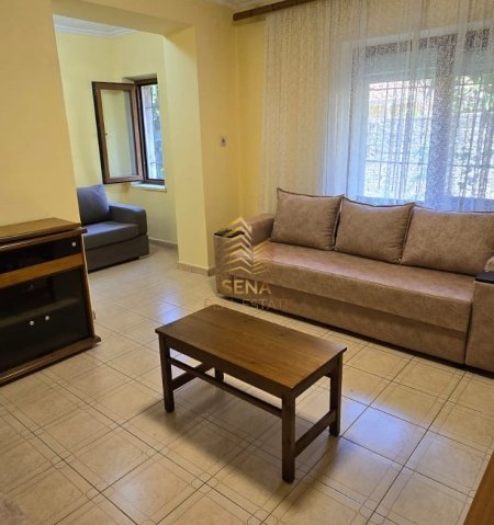 Tirane, shitet apartament 2+1+Ballkon Kati 1, 98 m² 195.000 € (Rruga Fortuzi, prane shkolles Jeronim de Rada)