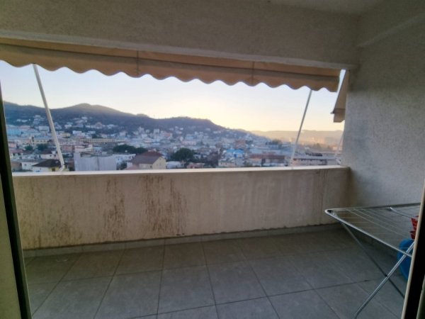Tirane, shitet apartament 2+1+2 Ballkone Kati 6,  me diell 80% te dites. 94 m² 164.000 €