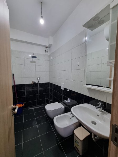 Tirane, shitet apartament 2+1+2 Ballkone Kati 6,  me diell 80% te dites. 94 m² 164.000 €
