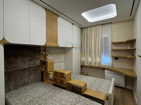 Tirane, shitet apartament 2+1+2+Post Parkimi+Depo+Ballkon Kati 5, 99 m² 330.000 € (Kodra e Diellit)