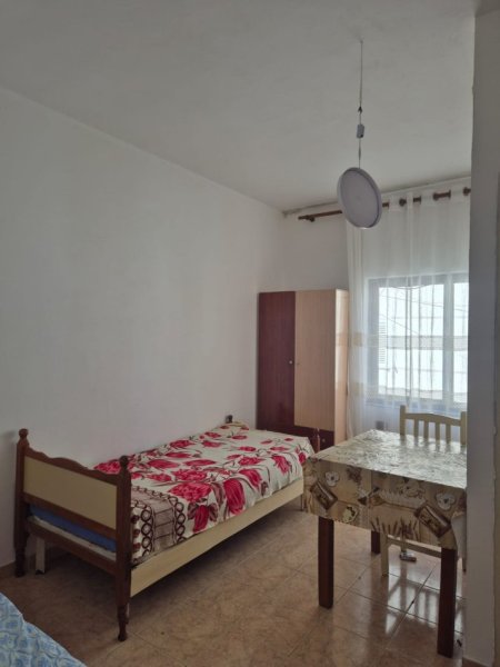 Tirane, jepet me qera apartament 1+1 Kati 2, 30 m² 250 € (Qytet Studenti)