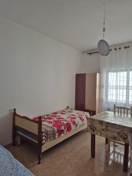 Tirane, jepet me qera apartament 1+1 Kati 2, 30 m² 250 € (Qytet Studenti)