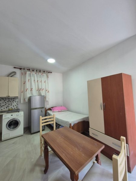 Tirane, jepet me qera apartament 1+1 Kati 2, 40 m² 300 € (Qytet Studenti)