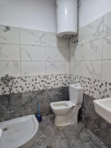 Tirane, jepet me qera apartament 1+1 Kati 2, 40 m² 300 € (Qytet Studenti)