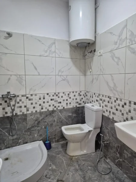 Tirane, jepet me qera apartament 1+1 Kati 2, 40 m² 300 € (Qytet Studenti)