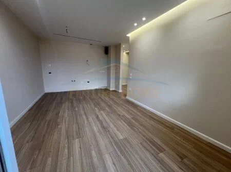 Tirane, shitet apartament 2+1+Ballkon Kati 3, 90 m² 165.000 € (Kompleksi Golden Park)