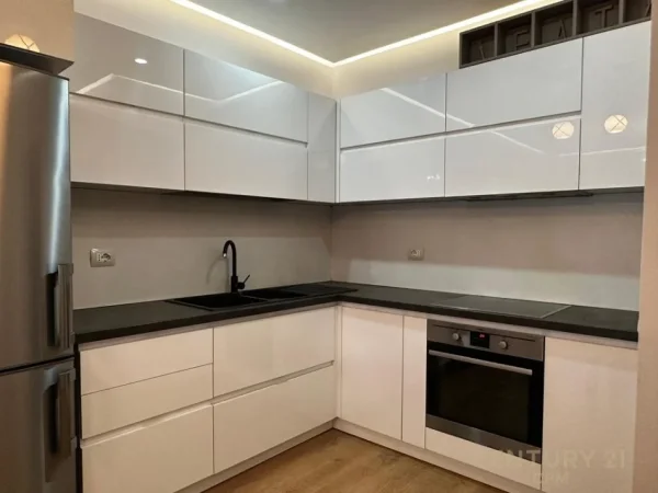 Tirane, jepet me qera apartament 1+1 , 60 m² 500 € (Rr. Aleksandri i Madh)