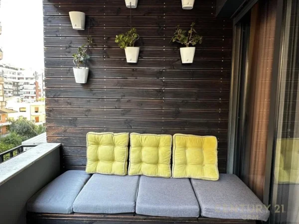 Tirane, jepet me qera apartament 1+1 , 60 m² 500 € (Rr. Aleksandri i Madh)