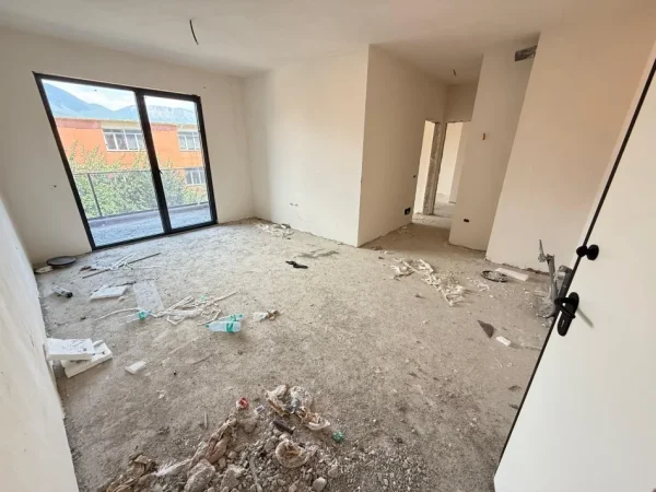 Tirane, shitet apartament 2+1 Kati 3, 93 m² 150.000 € (Rruga 5 maji)