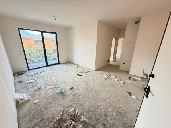 Tirane, shitet apartament 2+1 Kati 3, 93 m² 150.000 € (Rruga 5 maji)