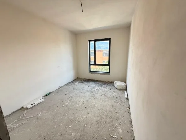 Tirane, shitet apartament 2+1 Kati 3, 93 m² 150.000 € (Rruga 5 maji)