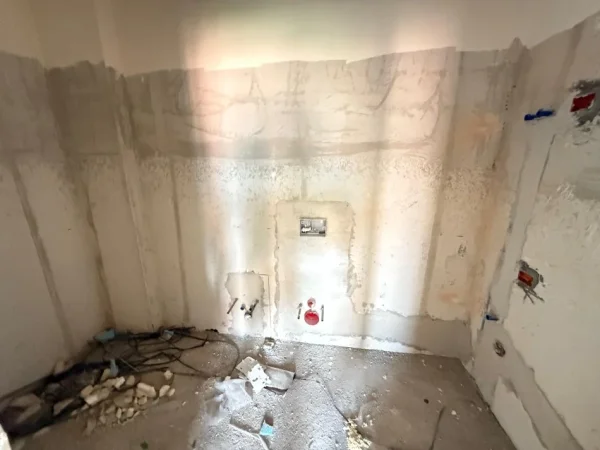 Tirane, shitet apartament 2+1 Kati 3, 93 m² 150.000 € (Rruga 5 maji)