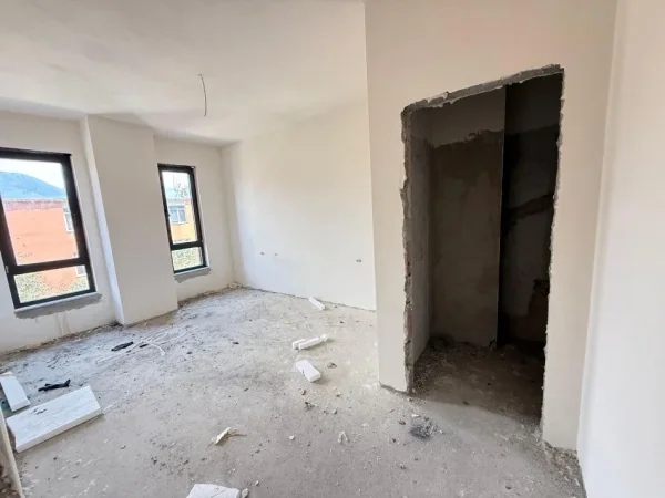 Tirane, shitet apartament 2+1 Kati 3, 93 m² 150.000 € (Rruga 5 maji)